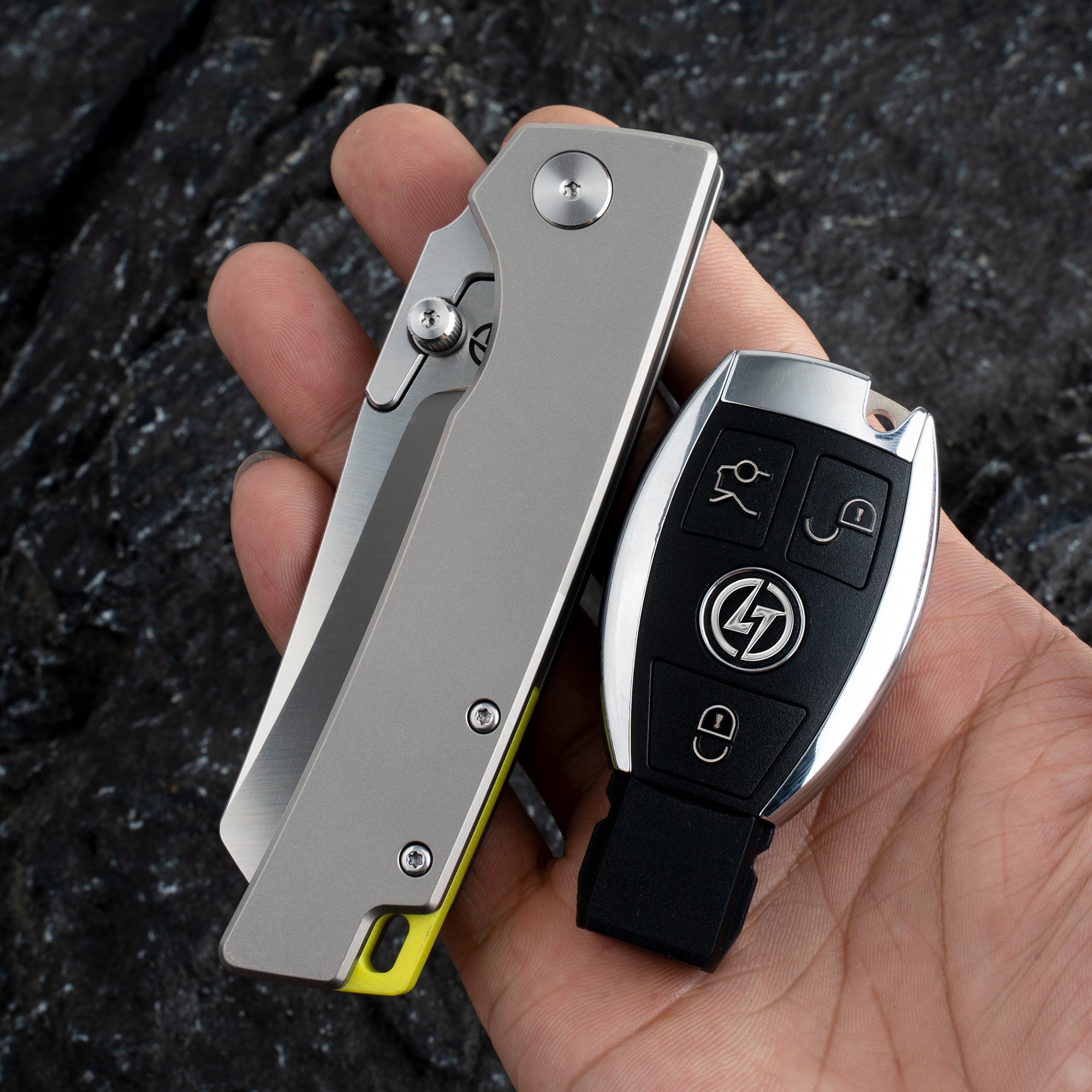 Folding Camping Knife（3.0''+9Cr18Mov+Titanium）-Frame Lock-Thumb Stud-T024
