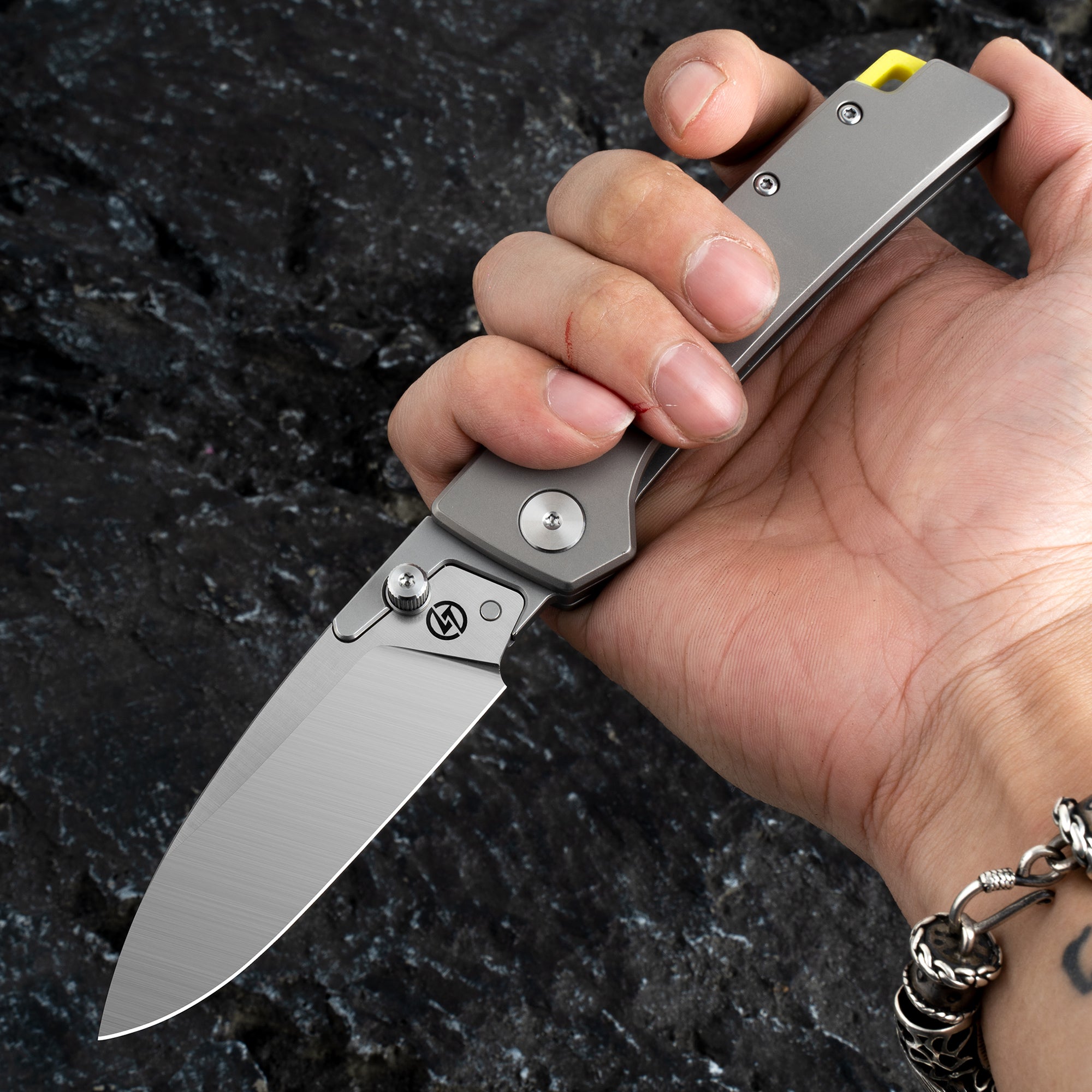 Folding Camping Knife（3.0''+9Cr18Mov+Titanium）-Frame Lock-Thumb Stud-T024