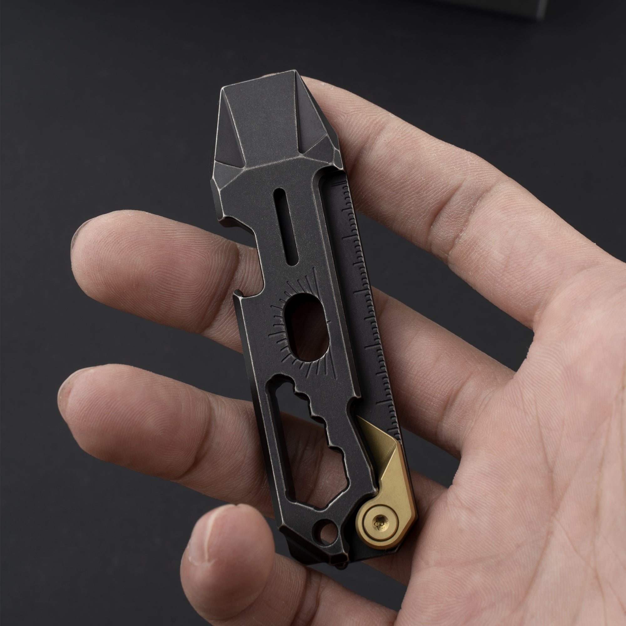 T042 Cyber Bison EDC Pry Bar Titanium Alloy Multitool(Black Coating Stonewash)